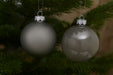 KI-generiertes Bild,4 XL Glas Weihnachtskugeln 8cm Grau - Warm Grey - Christbaum Dekokugel