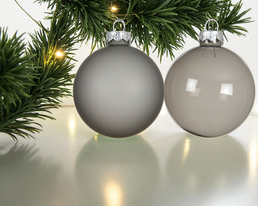 KI-generiertes Bild,4 XL Glas Weihnachtskugeln 8cm Grau - Warm Grey - Christbaum Dekokugel