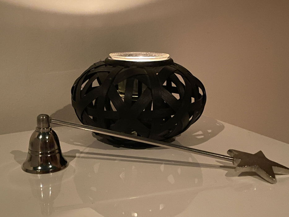KI-generiertes Bild,Exklusiver Kerzenlöscher Alu Silber Stern 27cm beweglicher Dochtlöscher