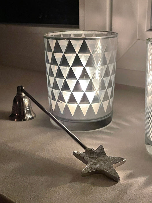 KI-generiertes Bild,Exklusiver Kerzenlöscher Alu Silber Stern 27cm beweglicher Dochtlöscher