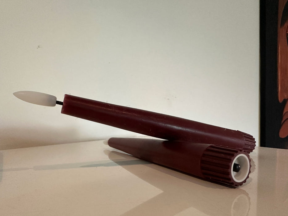 KI-generiertes Bild,LED 3D Stabkerzen Ribe 4´er Set Beere Rot 26cm Timer Fernbedienung flackernde Kerze