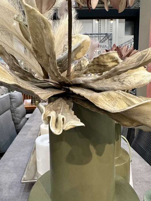 KI-generiertes Bild,Nordic Bodenvase Blumenvase Odense 55cm Oliv Grün Alu Tischvase Pampasgras