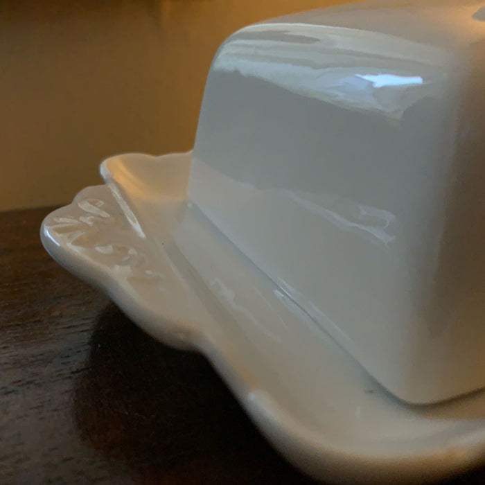 KI-generiertes Bild,Vintage XL Porzellan Butterdose 19cm Weiß Deckel 250g Butterglocke Butterschale