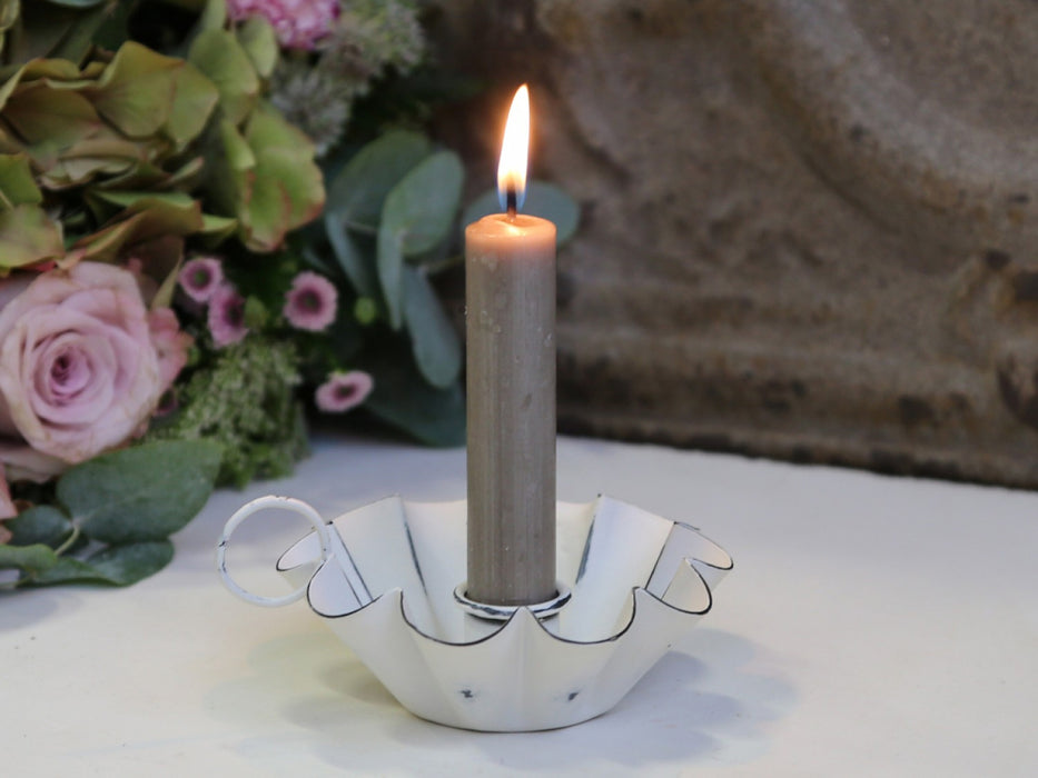 KI-generiertes Bild,Metall Stabkerzenhalter Weiß Henkel 11cm Kammerleuchter Kerzenständer