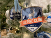 KI-generiertes Bild,2 Deko-Objekt Holz-Schild Wappen Berge Alpine Winter Christbaum-Hänger