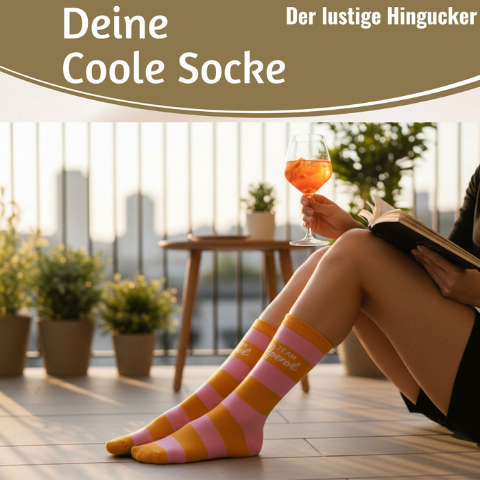 KI-generiertes Bild,Coole lustige Socke Gr. 36-40 Spruch "Team Aperol" Rosa Damen Witzig Geschenk