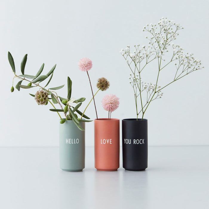 KI-generiertes Bild,AJ Tischvase 11cm Love Rosa Design Letters Blumenvase Deko Väschen