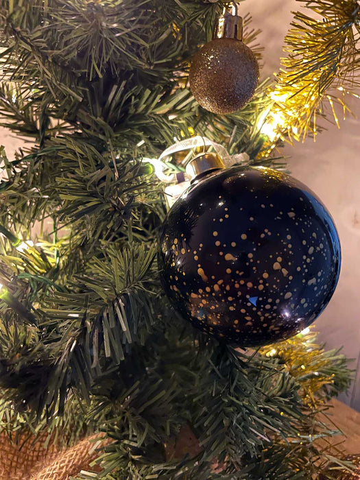 KI-generiertes Bild,4 Glas Weihnachtskugeln 8cm Gold Edition Schwarz Weiß Christbaum Dekokugel