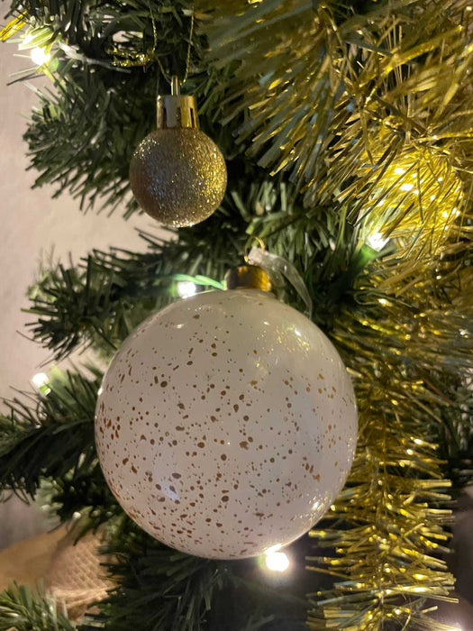 KI-generiertes Bild,4 Glas Weihnachtskugeln 8cm Gold Edition Schwarz Weiß Christbaum Dekokugel