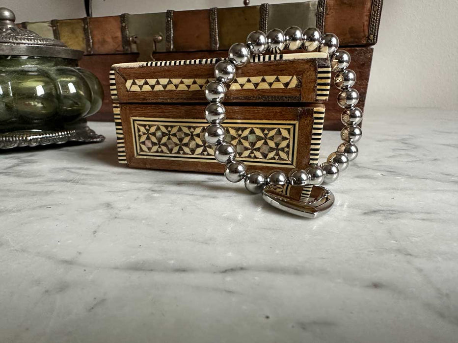 KI-generiertes Bild,Elegantes Damen Kugelarmband 17cm Paris mit Herz Edelstahl Silber elastisch