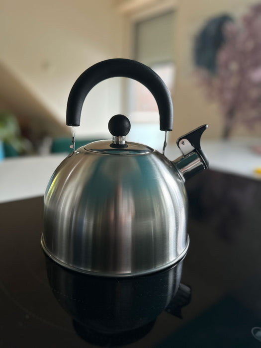 KI-generiertes Bild,Edelstahl Flötenkessel 2,5L Camping Wasserkessel Pfeifkessel Teekessel