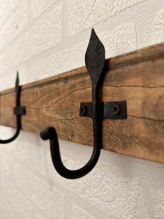 KI-generiertes Bild,Vintage Wand-Garderobe 60cm Fundholz 3 Haken Braun Garderoben-Leiste