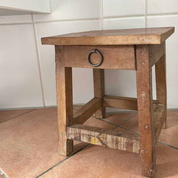 KI-generiertes Bild,Vintage Holz Nachttisch Schublade 30cm Nachtschrank Fußhocker