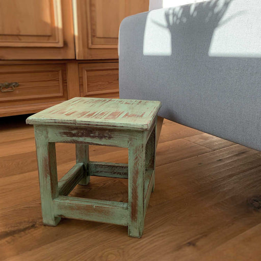 KI-generiertes Bild,Vintage Holz Fußhocker Tritthocker Türkis 26cm Fundholz Schemel Fußbank Bänkchen