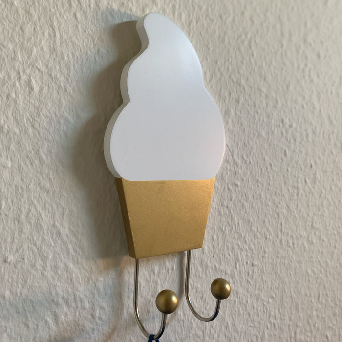 KI-generiertes Bild,JaBaDaBaDo Holz Kinder Kleiderhaken Eis Weiß Gold 22cm Deko Wandhaken R16040