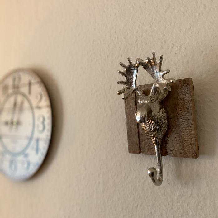 KI-generiertes Bild,2 Garderobenhaken Holz Alu Hirsch-Kopf Braun Set Wandhaken Wand-Garderobe