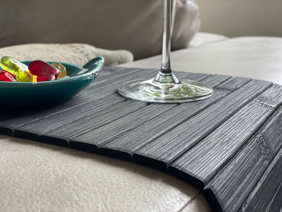 KI-generiertes Bild,Holz Sofatablett Schwarz 44x24cm flexibles Couchtablett Armlehnen Ablage