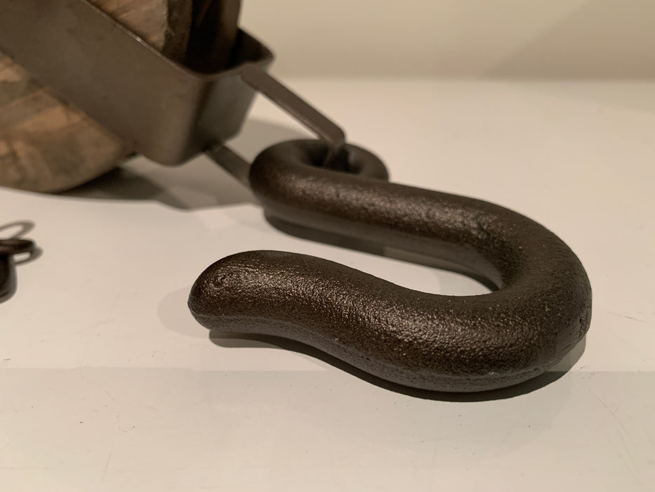 KI-generiertes Bild,Loft Flaschenzug 32cm Kette Deckenhaken Wandhaken Schiffsblock Umlenkrolle Antik