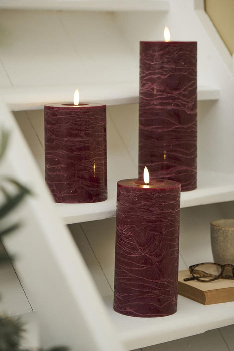 KI-generiertes Bild,IB Laursen 3D LED Stumpenkerze 15cm Rot Nyhavn Echtwachs flackernde Blockkerze