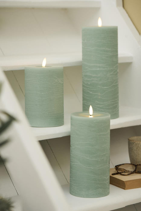KI-generiertes Bild,IB Laursen 3D LED Stumpenkerze 15cm Grün Nyhavn Echtwachs flackernde Blockkerze
