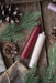 KI-generiertes Bild,Exklusive Stabkerzen Ribe Rustik 6´er Set Bordeauxrot 11x2,2cm Made in Denmark Spitzkerzen