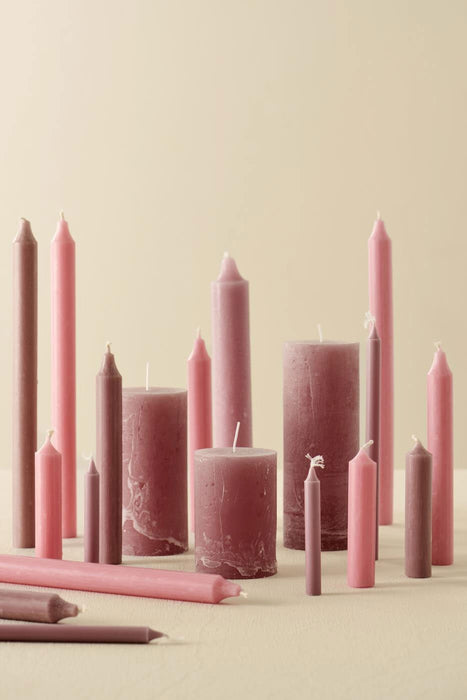 KI-generiertes Bild,Exklusive Stumpenkerze 14x6,8cm Ribe Rustik Rosa Malva - Made in EU - Wachskerze