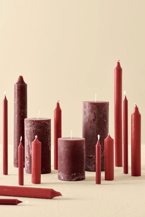 KI-generiertes Bild,Exklusive Stumpenkerze 10x6,8cm Ribe Rustik Rot Bordeaux - Made in EU - Wachskerze