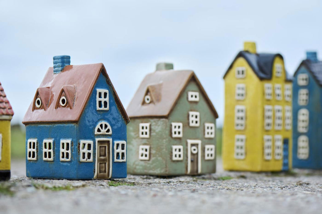 KI-generiertes Bild,Teelichthaus Lichterhaus Nyhavn 16cm Blau Braun Keramik Fachwerkhaus Teelichthalter