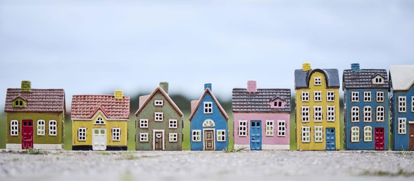 KI-generiertes Bild,Teelichthaus Lichterhaus Nyhavn 20cm Blau Braun Keramik Fachwerkhaus Teelichthalter