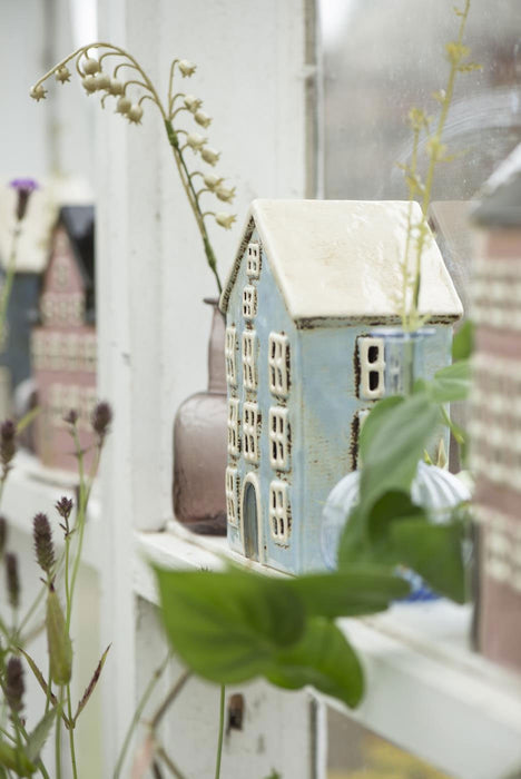 KI-generiertes Bild,Teelichthaus Lichterhaus Nyhavn 17cm Blau Keramik Fachwerkhaus Teelichthalter