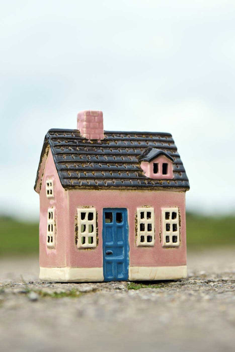 KI-generiertes Bild,Teelichthaus Lichterhaus Nyhavn 14cm Rosa Blau Keramik Fachwerkhaus Teelichthalter