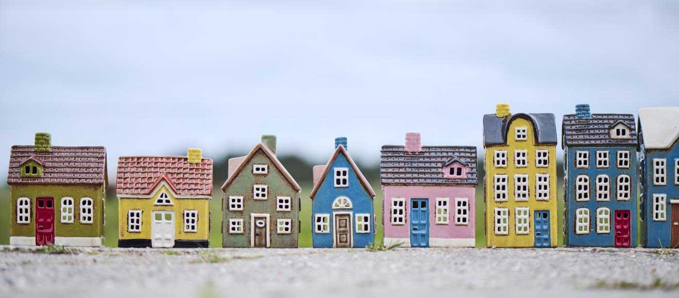 KI-generiertes Bild,Teelichthaus Lichterhaus Nyhavn 14cm Rosa Blau Keramik Fachwerkhaus Teelichthalter