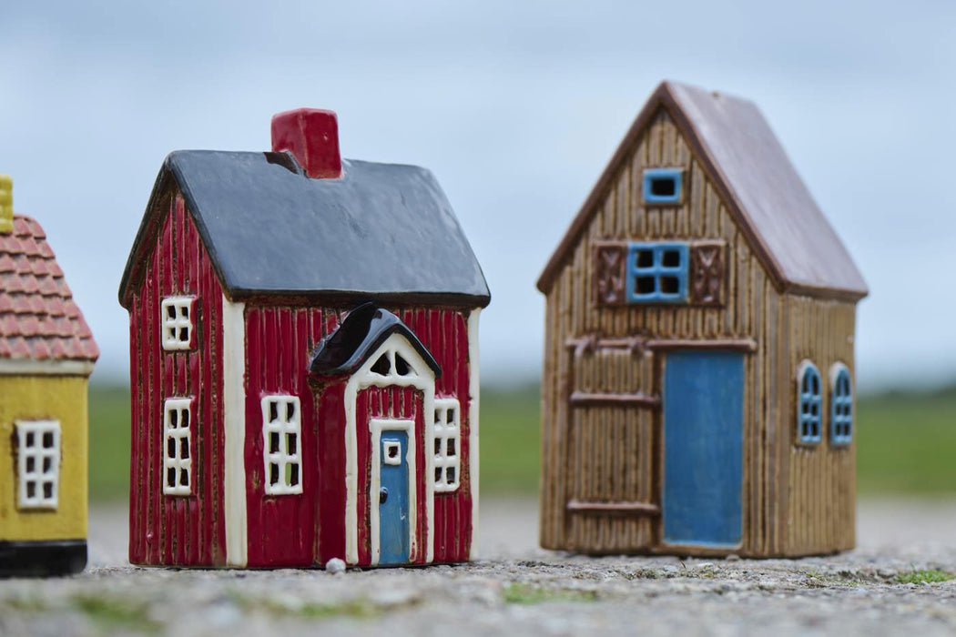 KI-generiertes Bild,Teelichthaus Lichterhaus Nyhavn 17cm Rot Blau Keramik Fachwerkhaus Teelichthalter