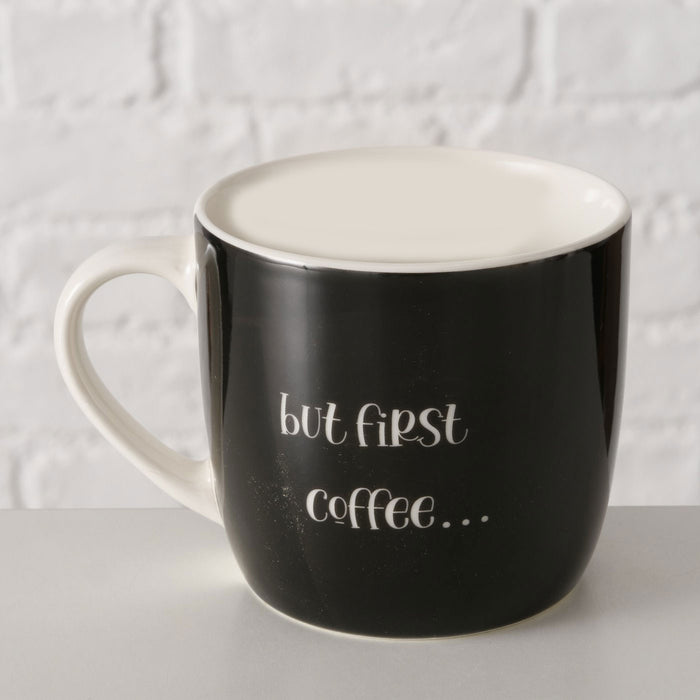 KI-generiertes Bild,XL Jumbo Kaffeebecher 420ml but first Coffee Schwarz Henkelbecher Kaffeetasse