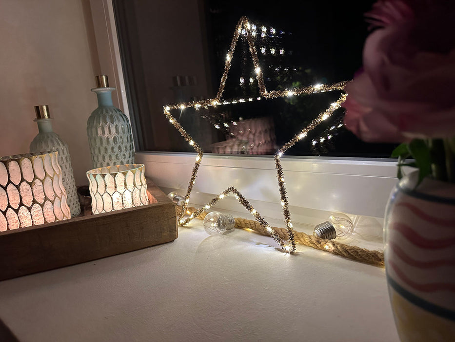 KI-generiertes Bild,2x 35 LED Leuchtstern Weihnachtsstern Ø 38cm Gold Timer Batterie Beleuchtet