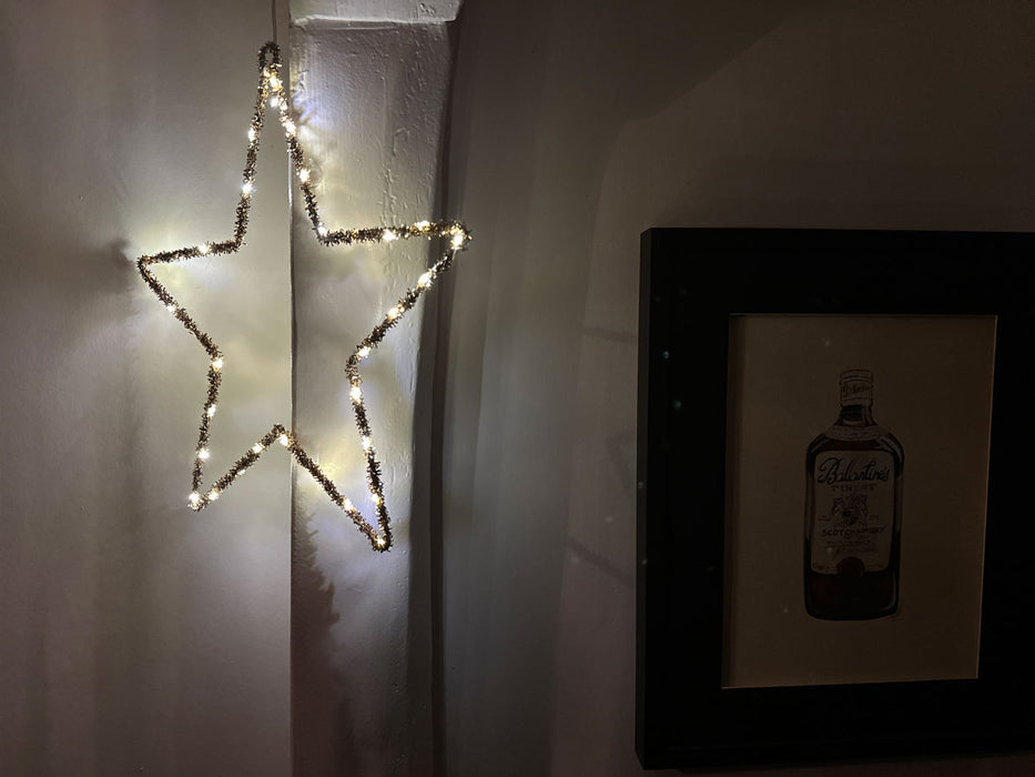 KI-generiertes Bild,2x 35 LED Leuchtstern Weihnachtsstern Ø 38cm Gold Timer Batterie Beleuchtet
