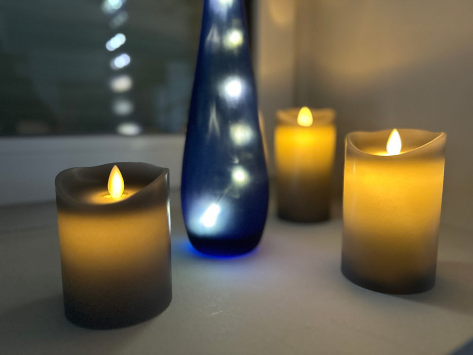 KI-generiertes Bild,3D LED Echtwachs Stumpenkerze Grau 3´er Set Fernbedienung Timer flammenlose Kerze
