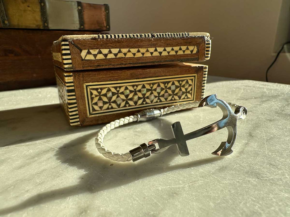 KI-generiertes Bild,Elegantes Damen Lederarmband 18cm Kampen Anker Weiß Silber geflochten Echtleder