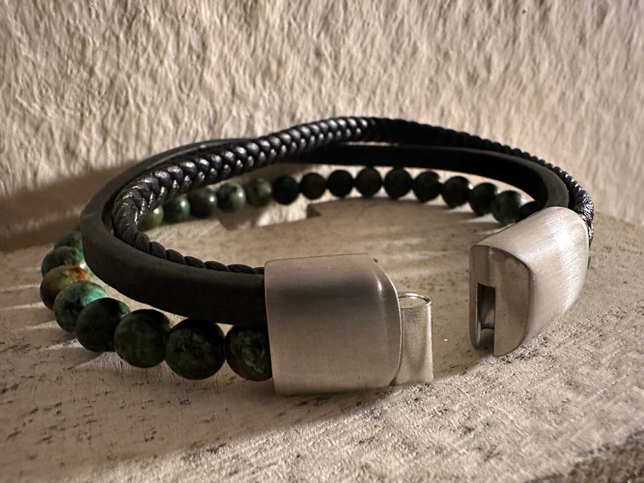 KI-generiertes Bild,Design Unisex Lederarmband 21cm Sóller Dreifach Schwarz Grün Natursteine Echtleder