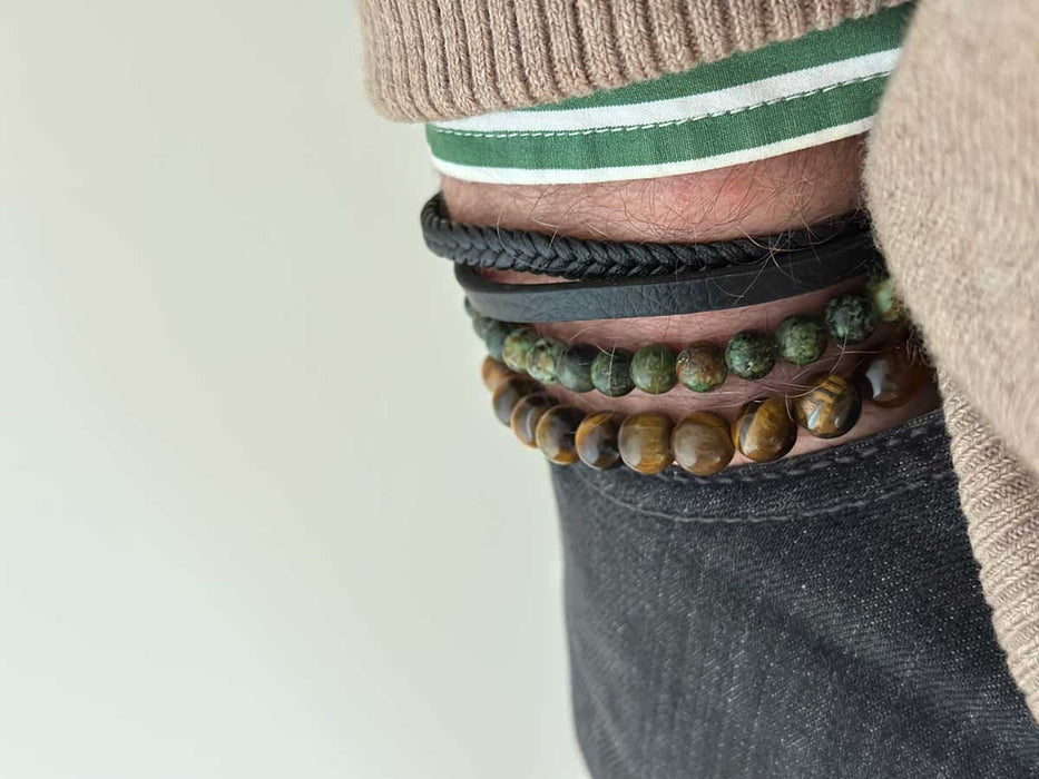 KI-generiertes Bild,Design Unisex Lederarmband 21cm Sóller Dreifach Schwarz Grün Natursteine Echtleder