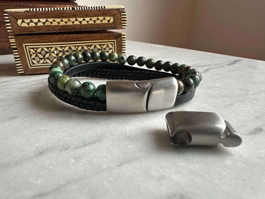 KI-generiertes Bild,Design Unisex Lederarmband 21cm Sóller Dreifach Schwarz Grün Natursteine Echtleder