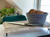 KI-generiertes Bild,Mango Holz Serviertablett 39x19cm Massiv 4 Füße Servierbrett Schneidebrett