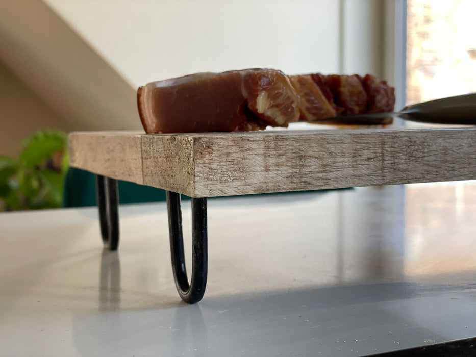 KI-generiertes Bild,Mango Holz Serviertablett 39x19cm Massiv 4 Füße Servierbrett Schneidebrett