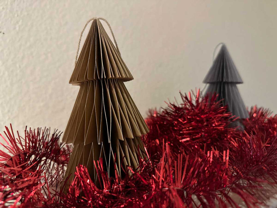 KI-generiertes Bild,2x Papier Tannenbaum Grau Braun 15cm Set Deko-Anhänger Weihnachten Baumschmuck