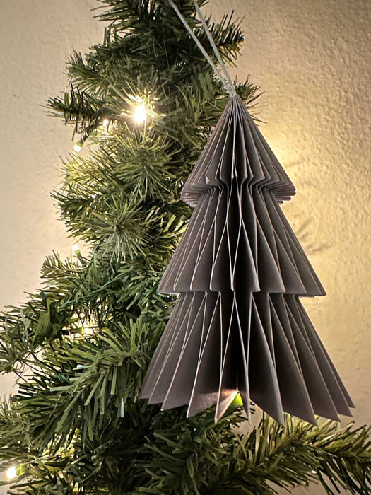 KI-generiertes Bild,2x Papier Tannenbaum Grau Braun 15cm Set Deko-Anhänger Weihnachten Baumschmuck