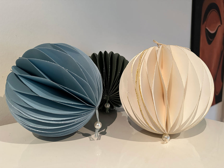 KI-generiertes Bild,3x XL Papier Wabenball Grün Blau Weiß 15cm Deko-Anhänger Weihnachten Baumschmuck