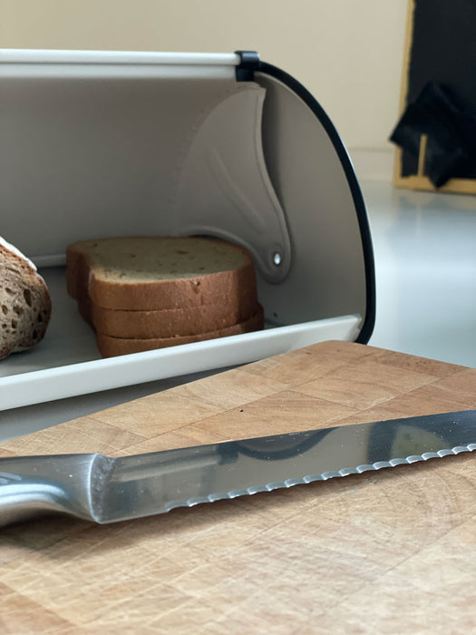 KI-generiertes Bild,Vintage Brotkasten Creme Weiß 34cm Metall Retro Brotbox Aufbewahrungskorb
