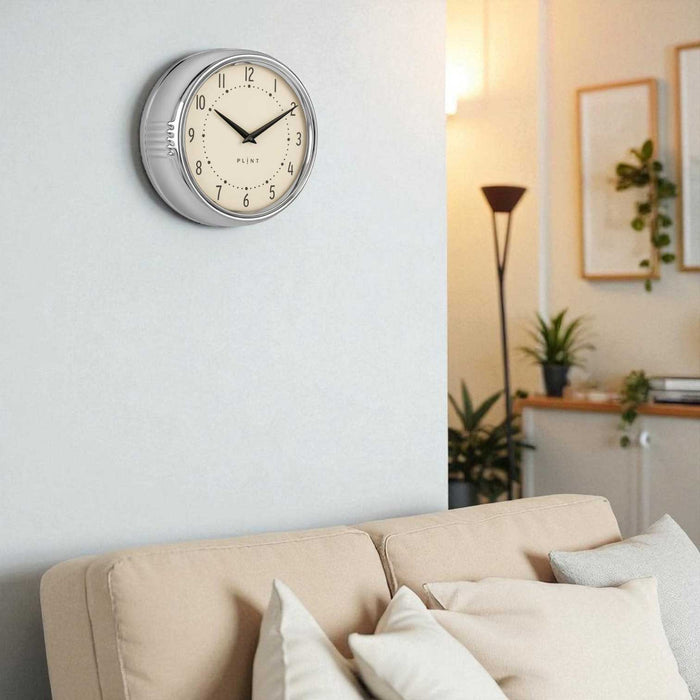 KI-generiertes Bild,Nostalgische Metall Wanduhr Silber Chrom 23cm Vintage Küchenuhr Bürouhr Retro Look