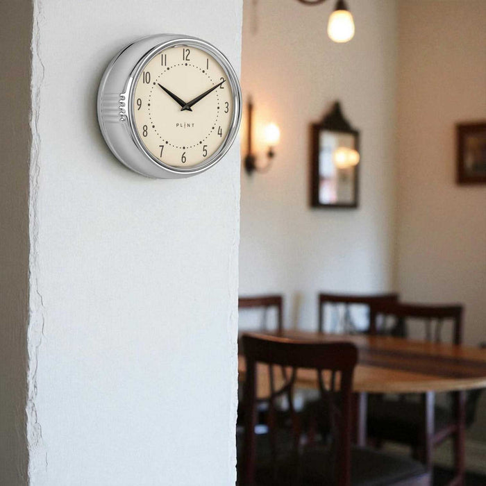 KI-generiertes Bild,Nostalgische Metall Wanduhr Silber Chrom 23cm Vintage Küchenuhr Bürouhr Retro Look