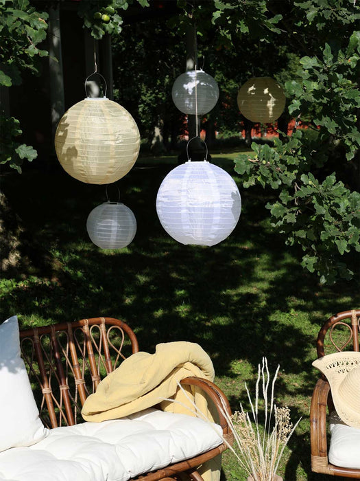 KI-generiertes Bild,Design Solar LED Lampion Gelb 30cm Lichtsensor Nylon Gartenlaterne Hängelampe